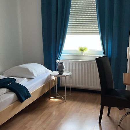 Pension An Der Hessenhalle Гисен Экстерьер фото